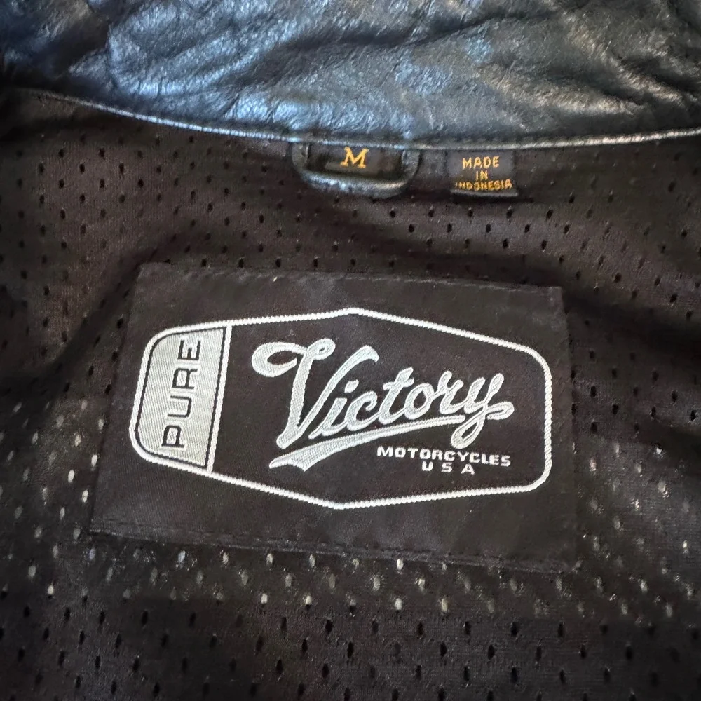 Victory Motorcycle Men's Medium Black Leather Full Zip Motorcycle Jacket